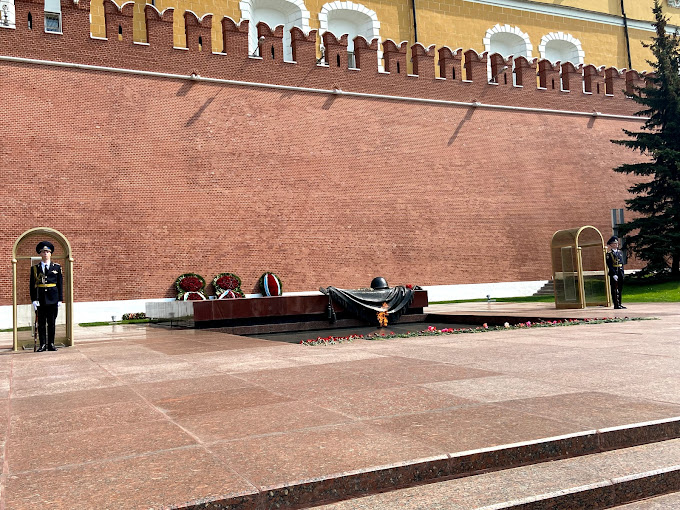 Tomb-Of-The-Unknown-Soldier-in-Kremlin